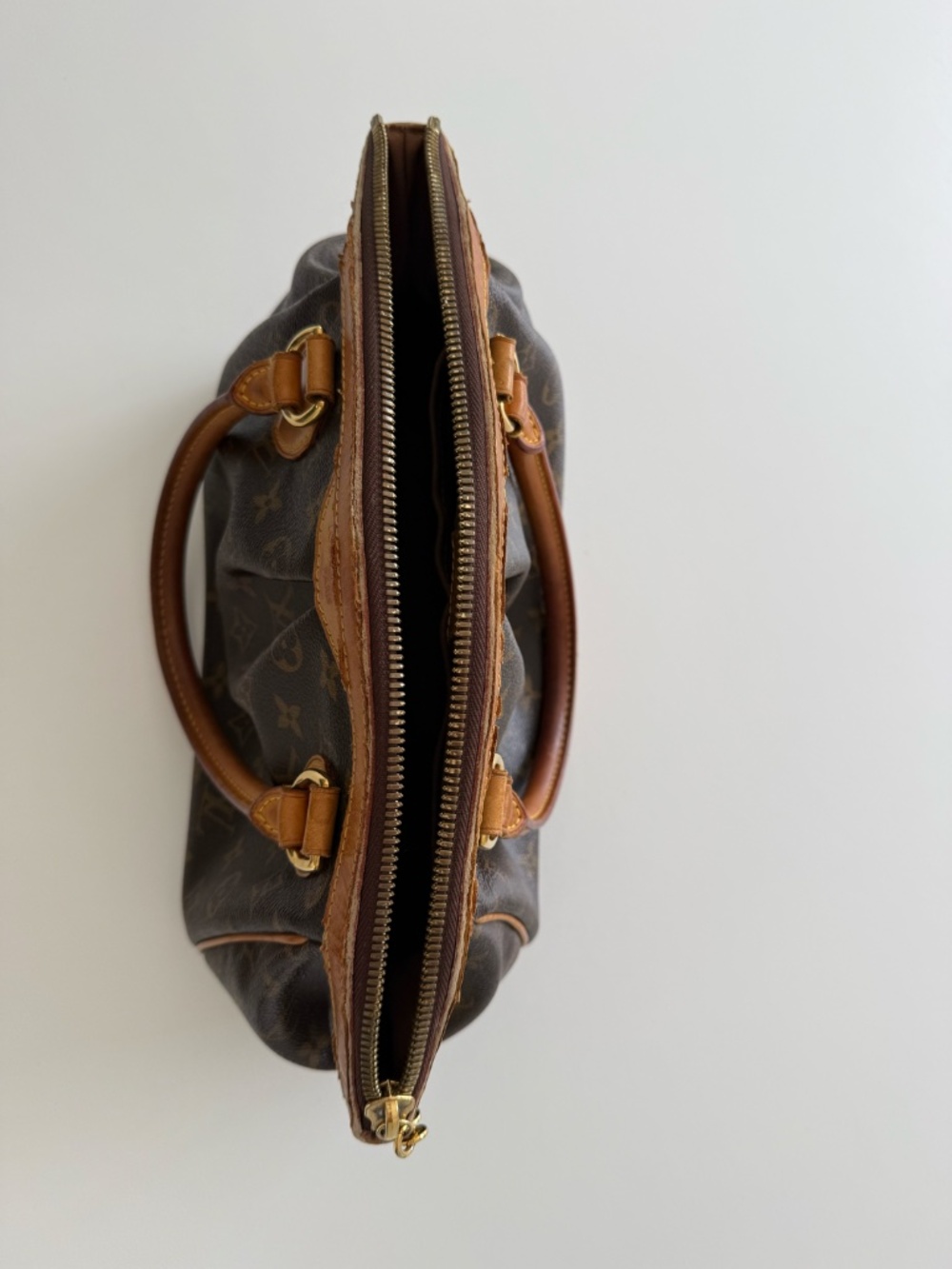 ✨ Louis Vuitton Tivoli PM Monogram Handbag ✨ - Picture 10 of 14